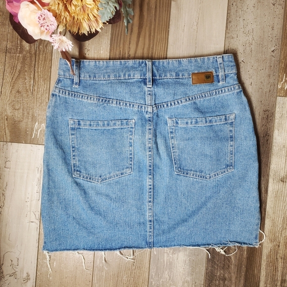Roxy Frayed Hem Denim Mini Skirt Size Small NWOT Medium Wash Blue - Picture 11 of 13